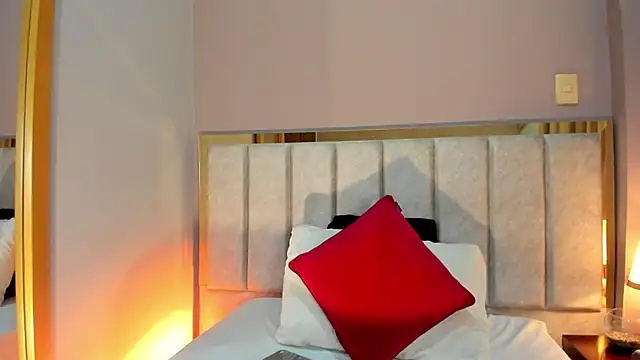 Emilywatsonn online show from 11/21/25, 12:21