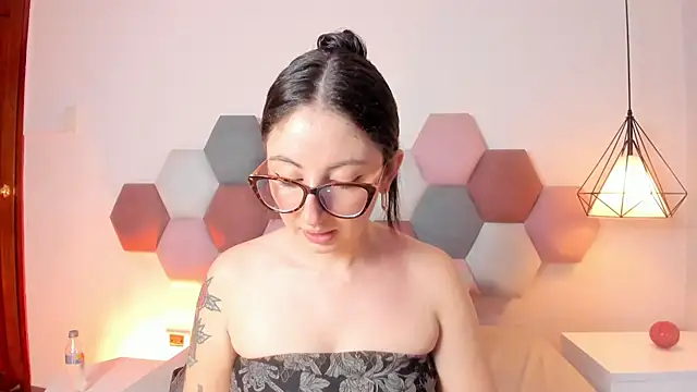 Emilywatsonn online show from 06/26/26, 12:26