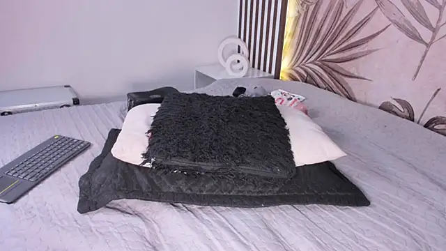 Samaantha-White online show from 02/06/25, 03:20