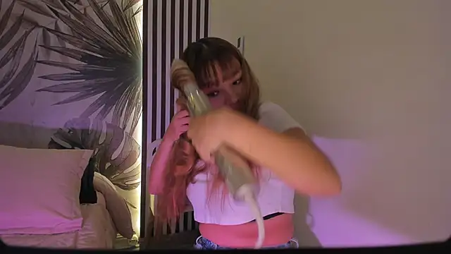 Snapshot of Samaantha-White chatting on 02/13/26, 11:28 Samaantha-White online show from 02/13/26, 11:28