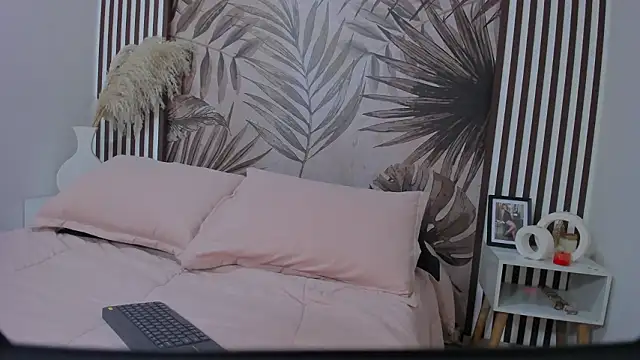 Snapshot of Samaantha-White chatting on 02/24/26, 11:41 Samaantha-White online show from 02/24/26, 11:41