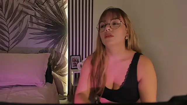 Snapshot of Samaantha-White chatting on 02/25/26, 11:31 Samaantha-White online show from 02/25/26, 11:31