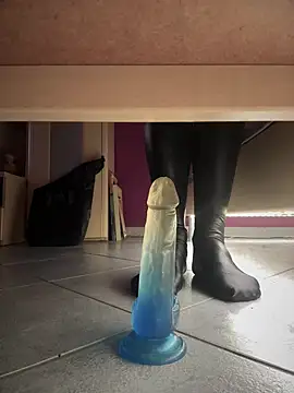 Snapshot of Bennyben8604 chatting on 01/05/25, 04:04 Bennyben8604 online show from 01/05/25, 04:04