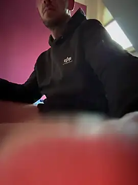 Snapshot of Bennyben8604 chatting on 03/03/25, 04:35 Bennyben8604 online show from 03/03/25, 04:35