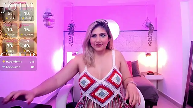 Snapshot of Melanie_silver_ chatting on 02/21/25, 10:48 Melanie silver online show from 02/21/25, 10:48