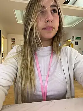 Snapshot of _Emma_Valka chatting on 01/15/25, 12:36  Emma Valka online show from 01/15/25, 12:36