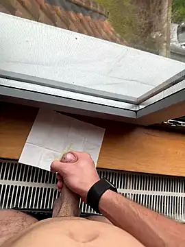 Snapshot of Siggidc2n chatting on 12/16/25, 11:26 Siggidc2n online show from 12/16/25, 11:26