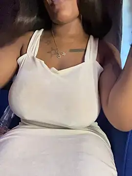 Snapshot of Cherrytowild chatting on 01/14/26, 05:13 Cherrytowild online show from 01/14/26, 05:13