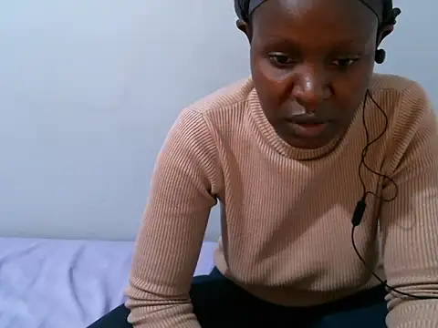 femaqueen online show from 04/29/26, 09:24