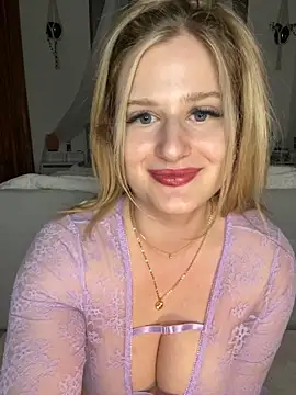 Snapshot of Busty-Ellie chatting on 03/09/25, 05:06 Busty-Ellie online show from 03/09/25, 05:06
