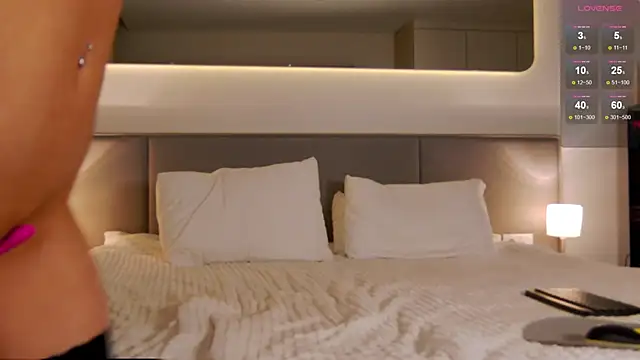 WOW-PeaCH-Girl online show from 09/10/25, 05:46