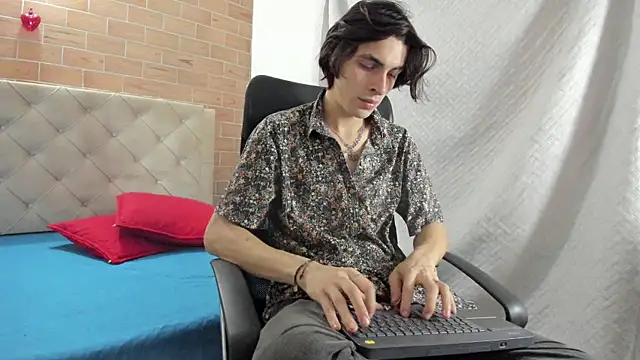 MIKE HUNTER7 online show from 02/05/25, 01:00