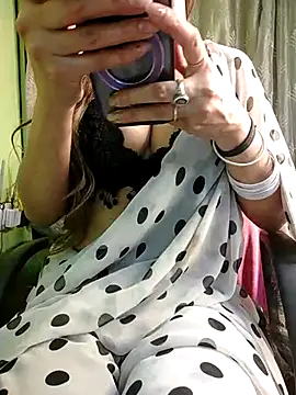 Snapshot of seductivegirl55 chatting on 02/10/25, 06:24 seductivegirl55 online show from 02/10/25, 06:24