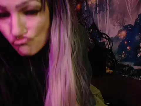 Snapshot of HighCityHoney chatting on 09/18/25, 06:54 HighCityHoney online show from 09/18/25, 06:54