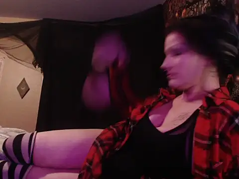 Snapshot of HighCityHoney chatting on 10/17/25, 10:51 HighCityHoney online show from 10/17/25, 10:51