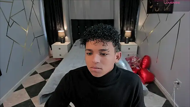 Snapshot of Noah_Smith04 chatting on 02/19/25, 12:44 Noah Smith04 online show from 02/19/25, 12:44