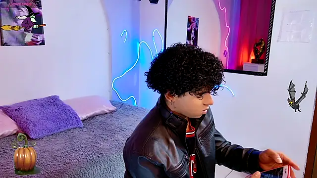 Noah Smith04 online show from 10/25/25, 08:14