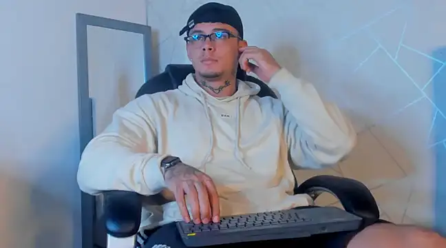 NoahhBrown online show from 02/14/25, 03:33