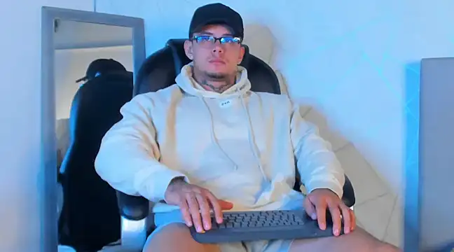 NoahhBrown online show from 02/18/25, 06:26