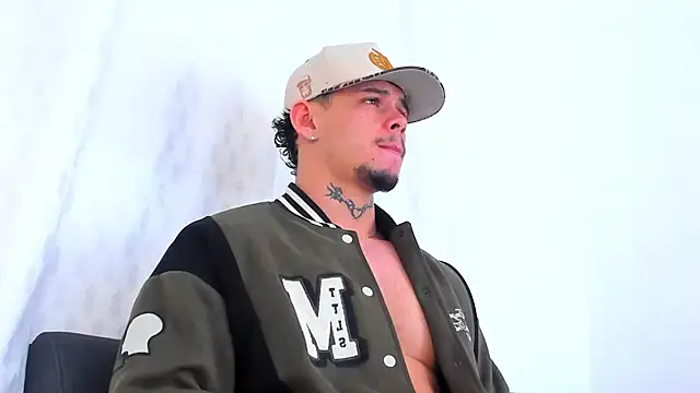 NoahhBrown online show from 10/12/25, 03:49