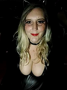 BecciDeluxe online show from 10/31/25, 08:54