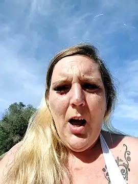 BecciDeluxe online show from 11/02/25, 01:02