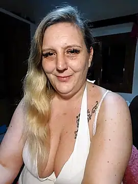 BecciDeluxe online show from 11/26/25, 10:55