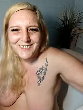 Snapshot of BecciDeluxe chatting on 01/08/26, 06:10 BecciDeluxe online show from 01/08/26, 06:10