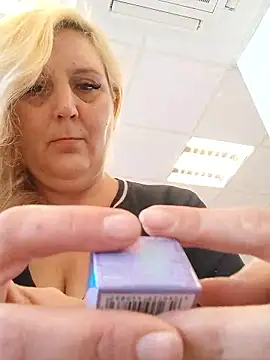 Snapshot of BecciDeluxe chatting on 01/15/26, 12:32 BecciDeluxe online show from 01/15/26, 12:32