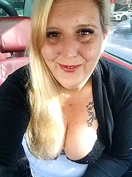 Snapshot of BecciDeluxe chatting on 03/16/26, 08:51 BecciDeluxe online show from 03/16/26, 08:51