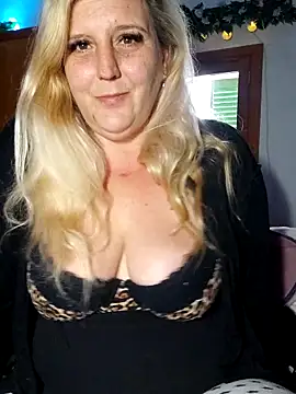 Snapshot of BecciDeluxe chatting on 05/08/26, 10:53 BecciDeluxe online show from 05/08/26, 10:53