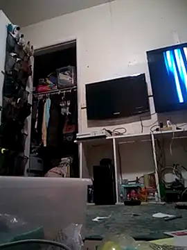 Snapshot of LongDickZee562 chatting on 02/05/25, 04:16 LongDickZee562 online show from 02/05/25, 04:16