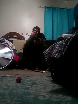 Snapshot of LongDickZee562 chatting on 02/07/25, 04:27 LongDickZee562 online show from 02/07/25, 04:27