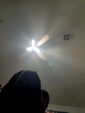 Snapshot of LongDickZee562 chatting on 09/16/25, 08:04 LongDickZee562 online show from 09/16/25, 08:04