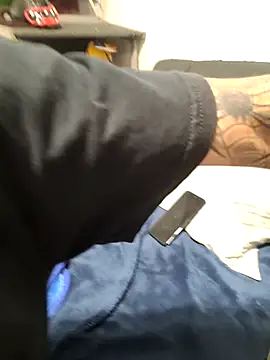 Snapshot of LongDickZee562 chatting on 10/19/25, 09:54 LongDickZee562 online show from 10/19/25, 09:54