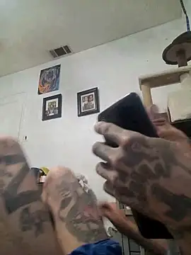 Snapshot of LongDickZee562 chatting on 11/26/25, 10:00 LongDickZee562 online show from 11/26/25, 10:00