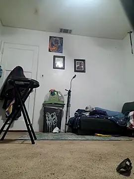 Snapshot of LongDickZee562 chatting on 12/18/25, 04:51 LongDickZee562 online show from 12/18/25, 04:51