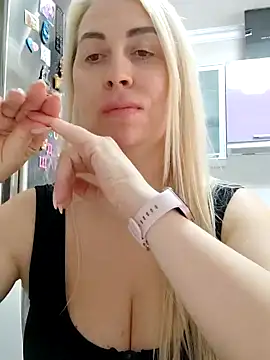 Snapshot of HotJanet chatting on 03/17/25, 11:53 HotJanet online show from 03/17/25, 11:53