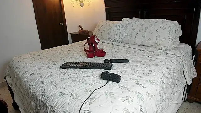 mabelsaravia online show from 06/24/26, 10:53