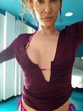 Luna Kitanna online show from 04/25/26, 12:30