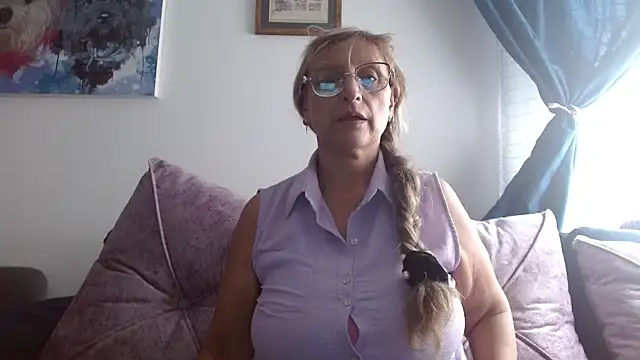 Snapshot of Lilly_macflyy chatting on 05/20/26, 07:42 Lilly macflyy online show from 05/20/26, 07:42