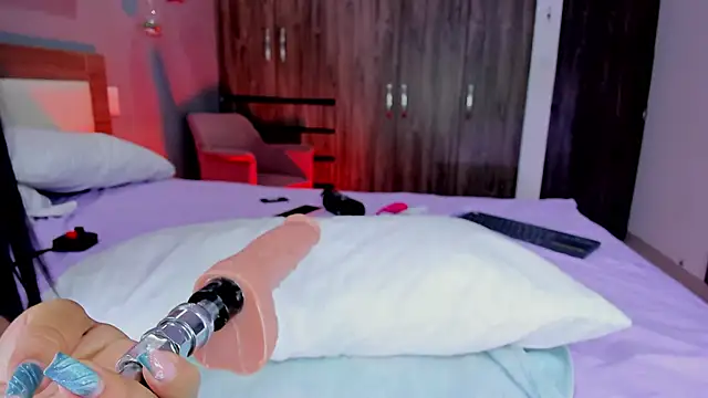 Snapshot of hannnasmith chatting on 01/19/26, 01:53 hannnasmith online show from 01/19/26, 01:53