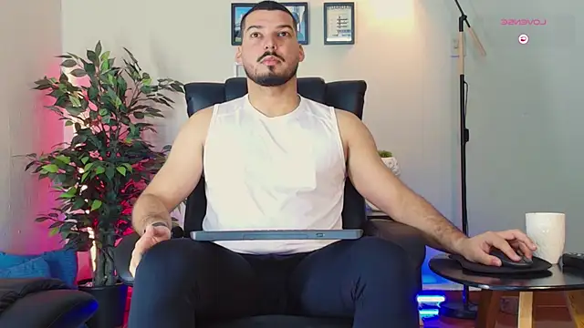 Snapshot of HenryBenso chatting on 01/17/26, 05:38 HenryBenso online show from 01/17/26, 05:38