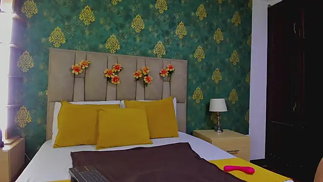 Snapshot of SuzanSmithh chatting on 01/12/26, 12:10 SuzanSmithh online show from 01/12/26, 12:10