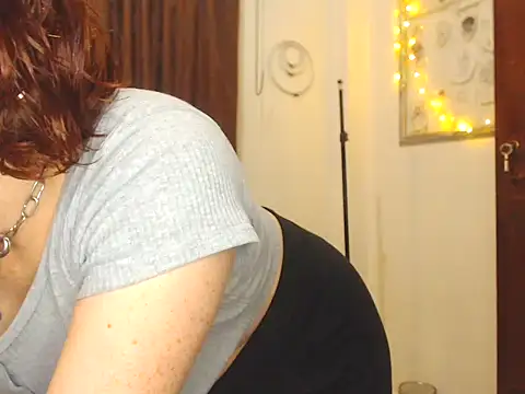 Snapshot of Redhead_incandy chatting on 03/09/25, 05:33 Redhead incandy online show from 03/09/25, 05:33