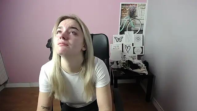 Snapshot of viktoria_lovely chatting on 12/03/24, 07:10 viktoria lovely online show from 12/03/24, 07:10