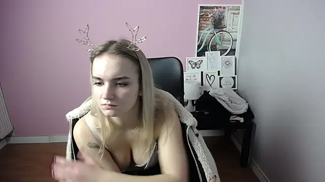 Snapshot of viktoria_lovely chatting on 12/11/24, 02:11 viktoria lovely online show from 12/11/24, 02:11