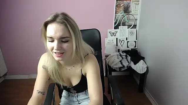 Snapshot of viktoria_lovely chatting on 12/16/24, 11:12 viktoria lovely online show from 12/16/24, 11:12