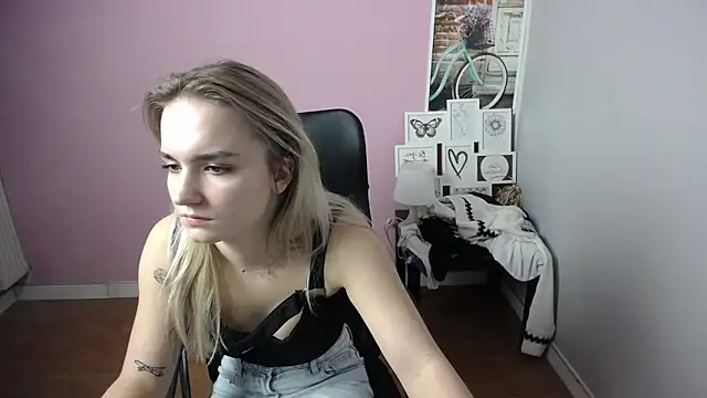 Snapshot of viktoria_lovely chatting on 12/16/24, 02:16 viktoria lovely online show from 12/16/24, 02:16