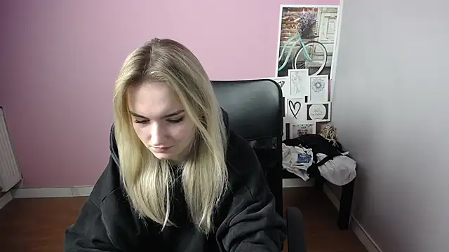 Snapshot of viktoria_lovely chatting on 12/23/24, 09:49 viktoria lovely online show from 12/23/24, 09:49